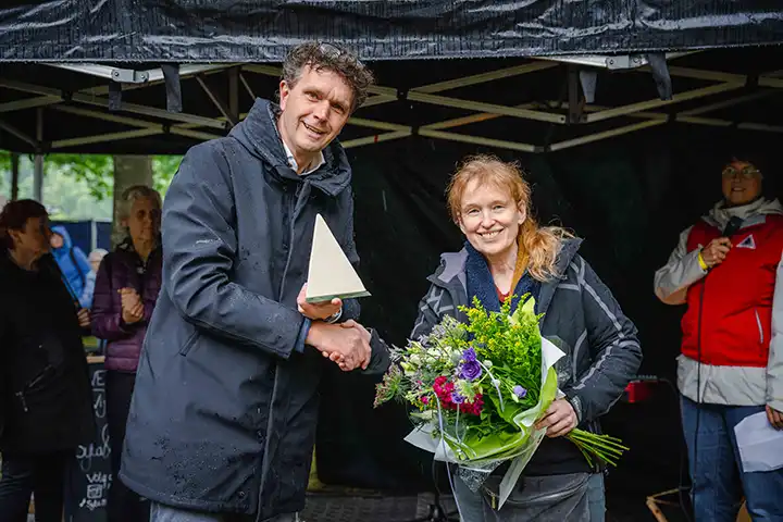 Keramiekprijs Noord-Nederland uitreiking tijdens Keramiekmarkt Dwingeloo